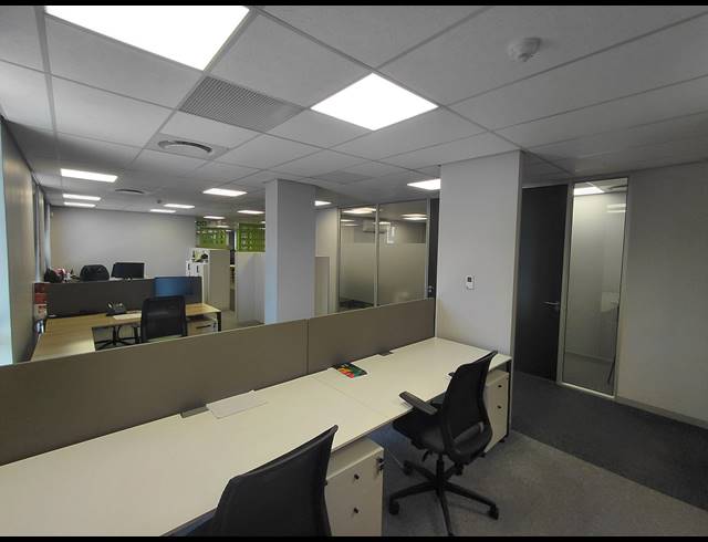 1,332M² OFFICE TO LET IN VORNA VALLEY